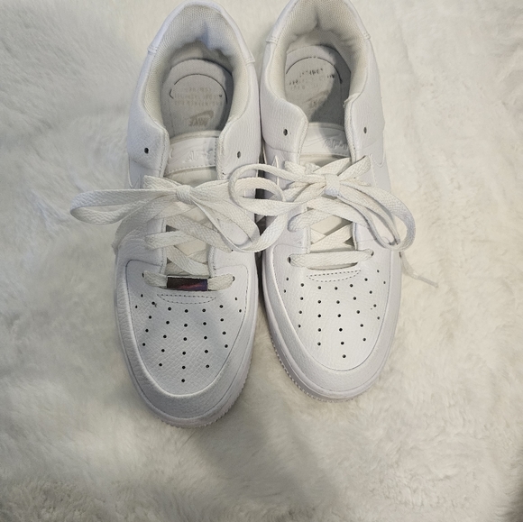 Nike Air Force 1, Sizw 8.5 - Picture 3 of 3